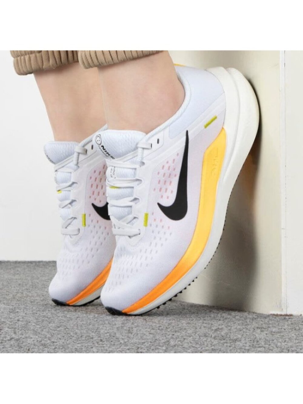 Nike Air Zoom Winflo 10 Womens 9 Running Shoes Sneakers White Citron DV4023-101